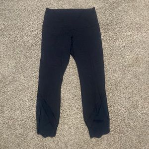 Lululemon scalloped crop leggings